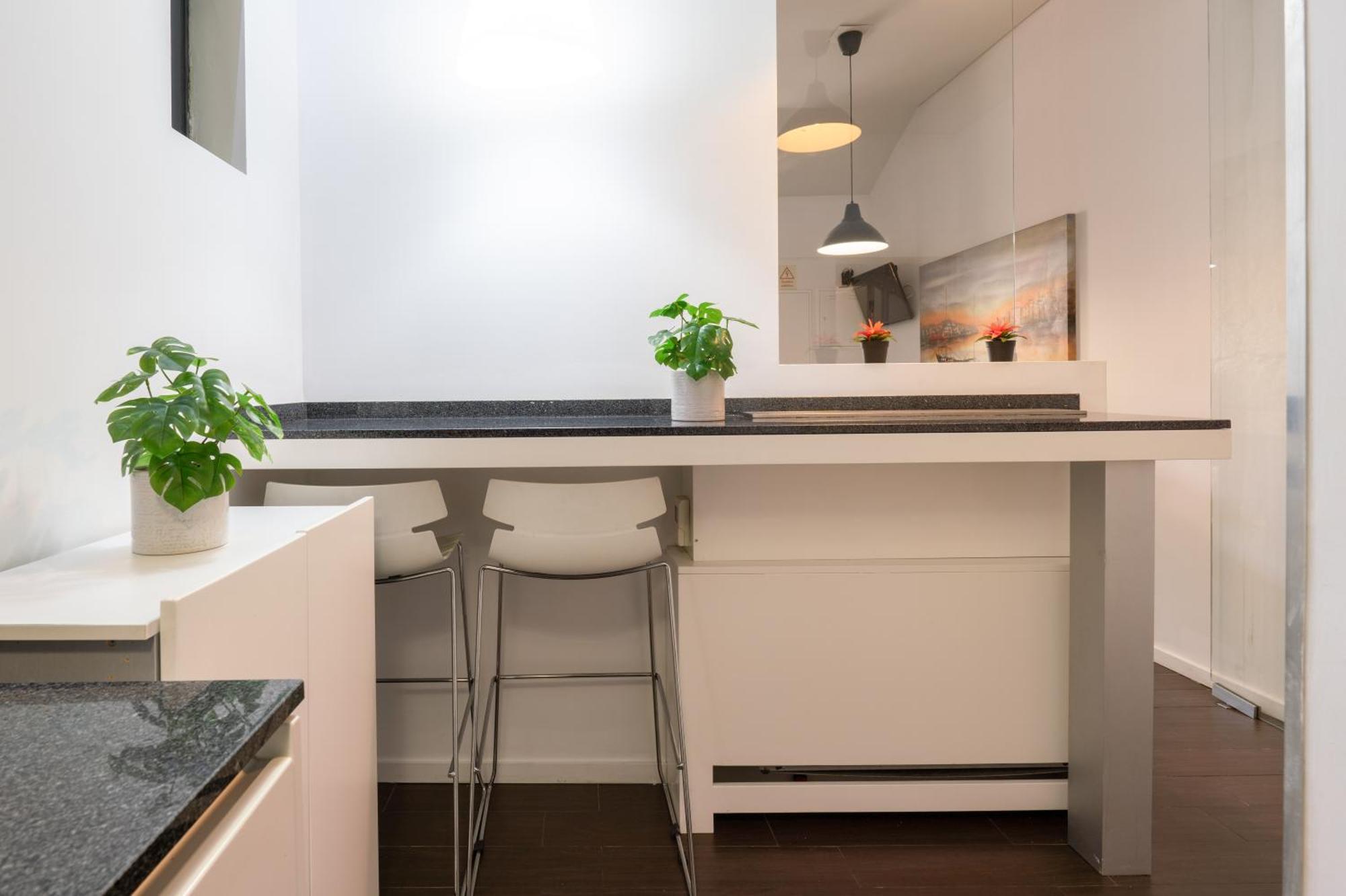 Host Wise - Cozy House W Balcony * Oporto
