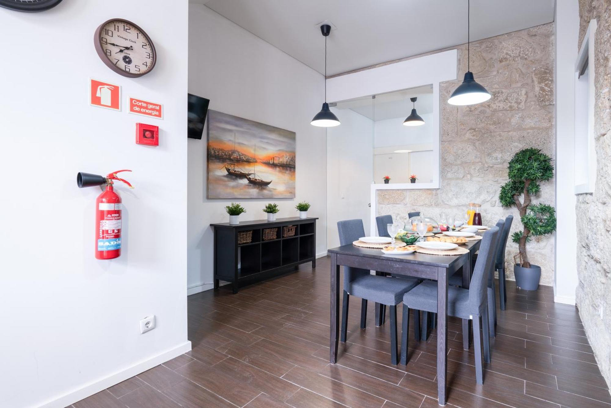 Host Wise - Cozy House W Balcony Appartamento