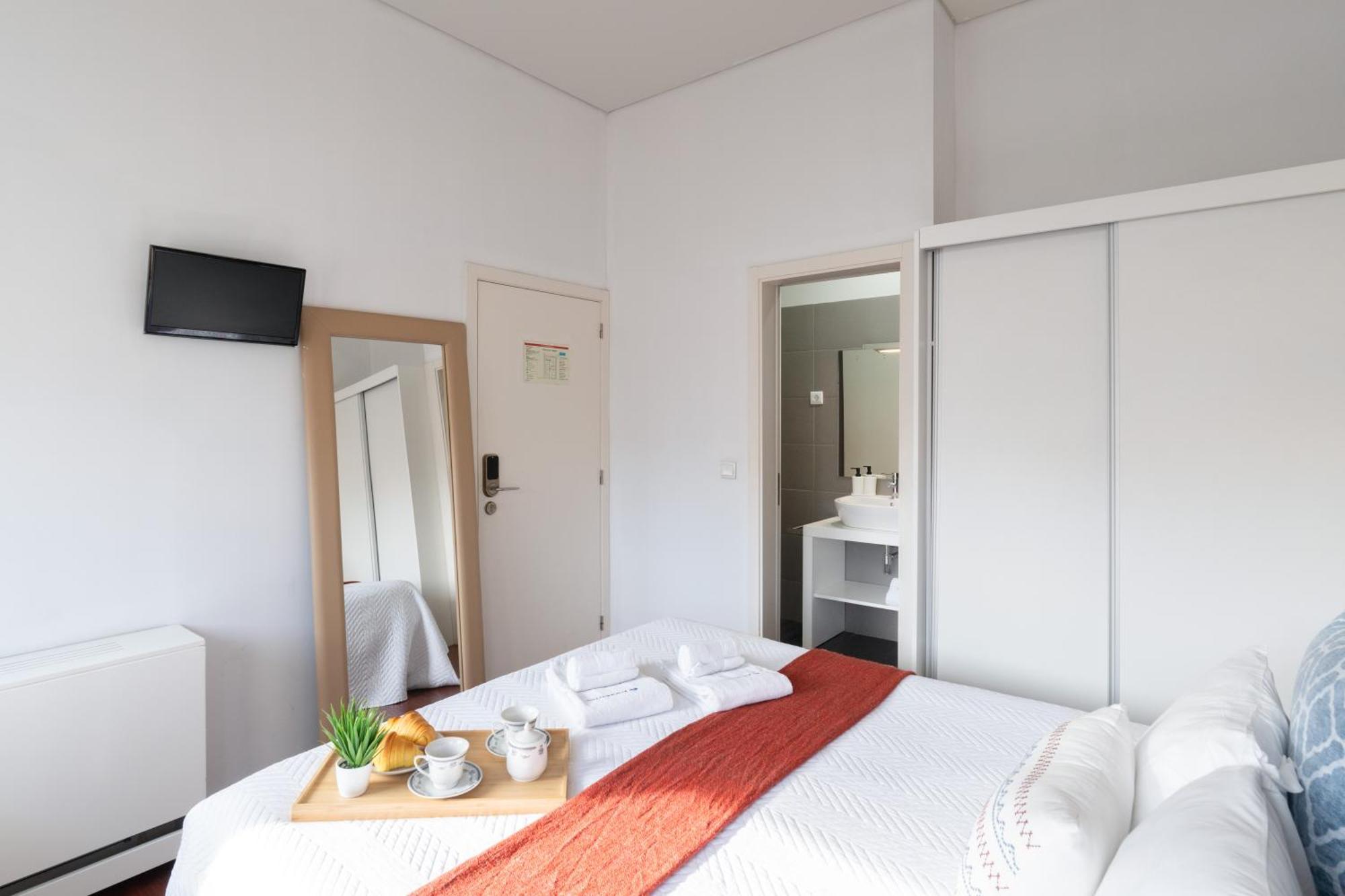 Appartamento Host Wise - Cozy House W Balcony Oporto
